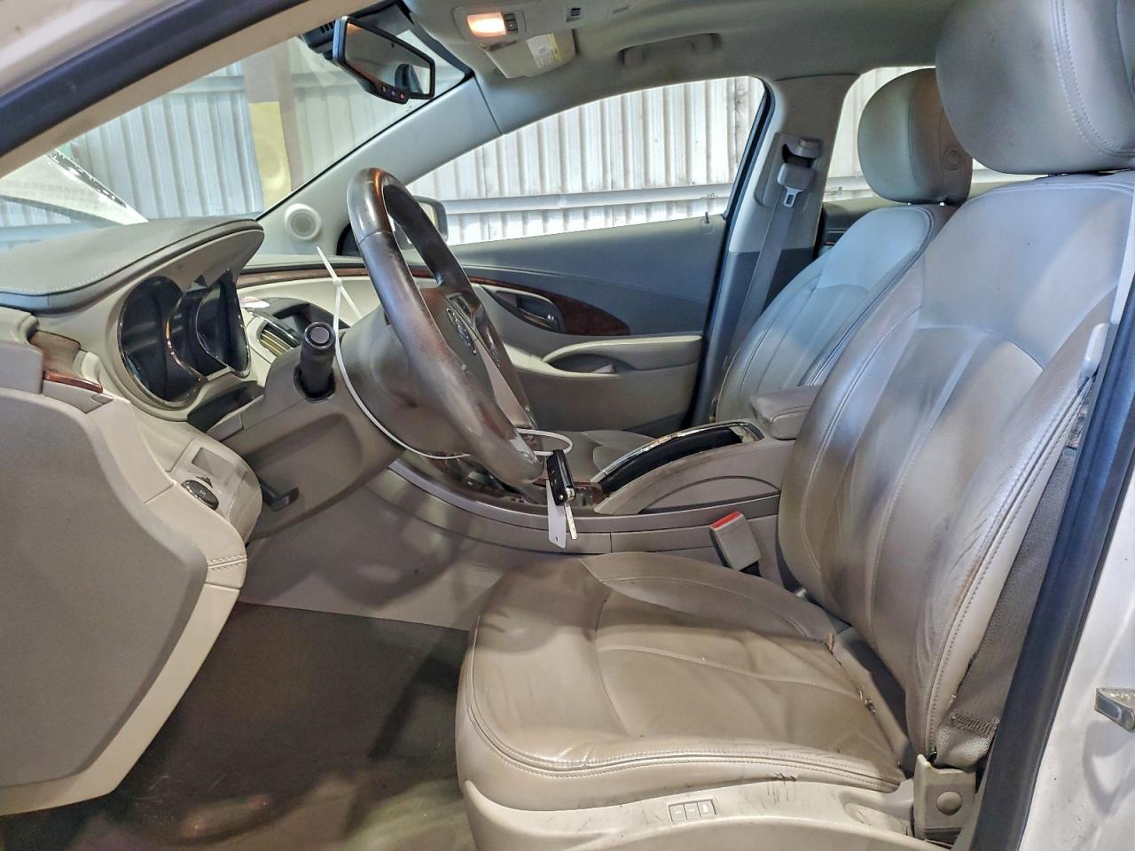 Buick LaCrosse Image 7