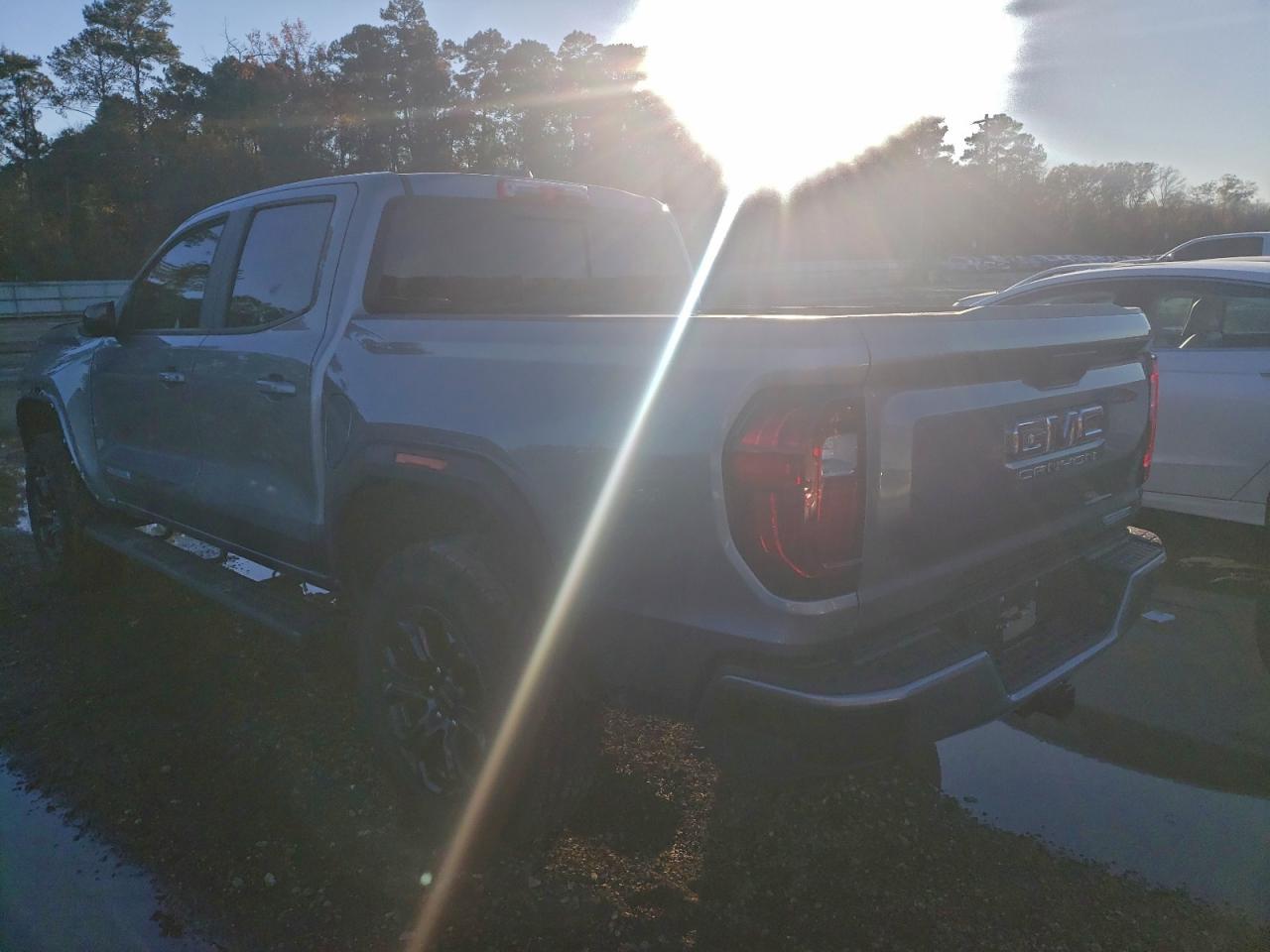 GMC Canyon Elevation Image 10