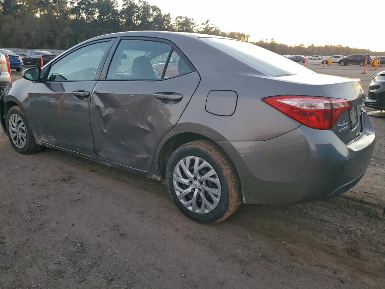 Toyota Corolla L Image 11