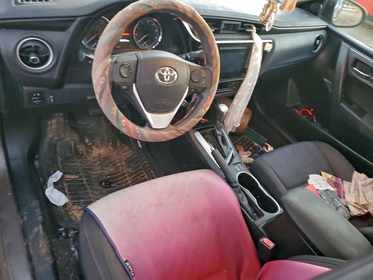 Toyota Corolla L Image 6