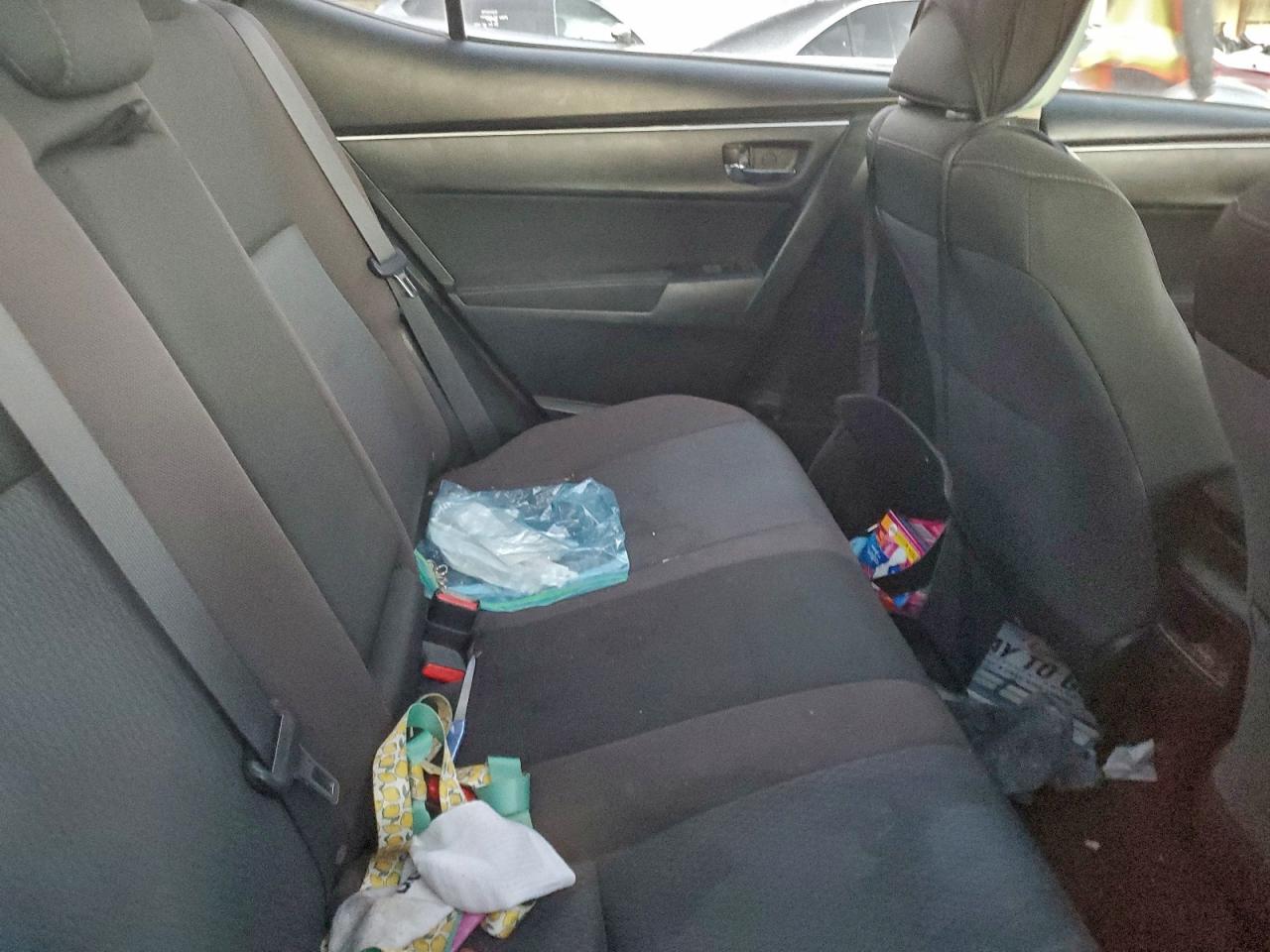 Toyota Corolla L Image 4