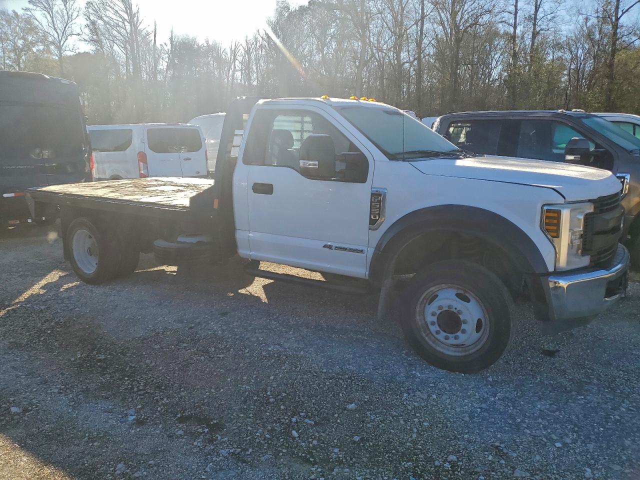 Ford F-550 Super Duty Image 2