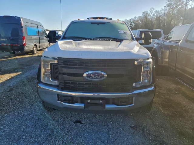 Ford F-550 Super Duty Image 5