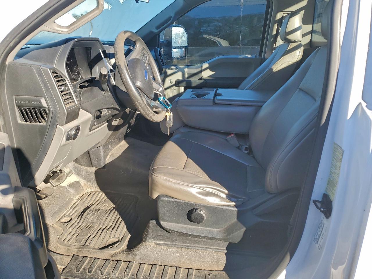 Ford F-550 Super Duty Image 3