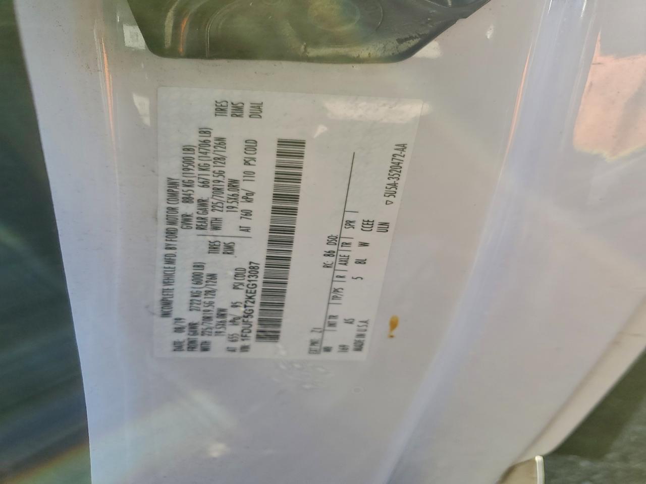 Ford F-550 Super Duty Image 4