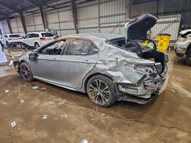 Toyota Camry L Image 3