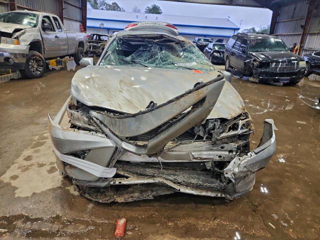 Toyota Camry L Image 10