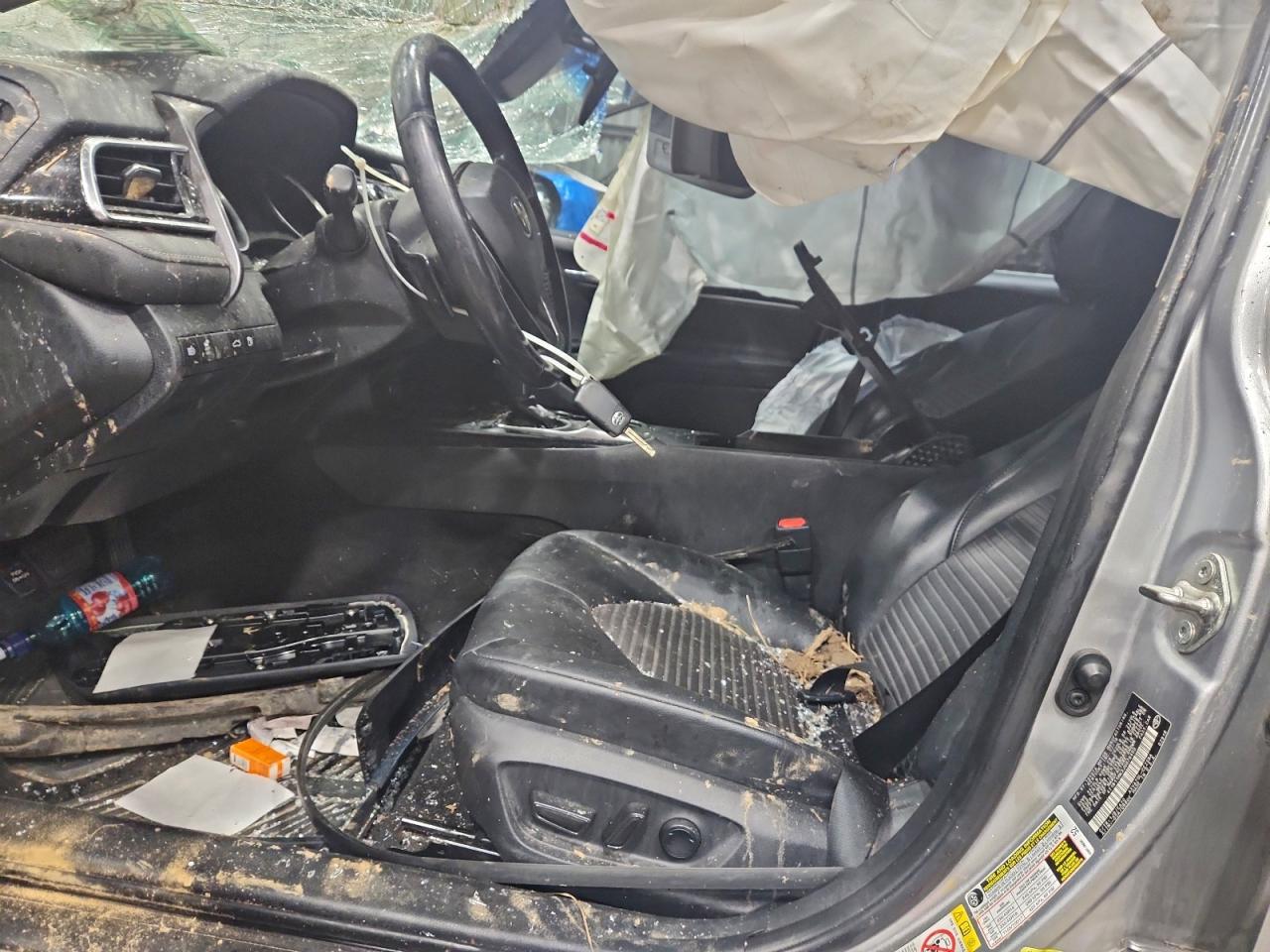 Toyota Camry L Image 11