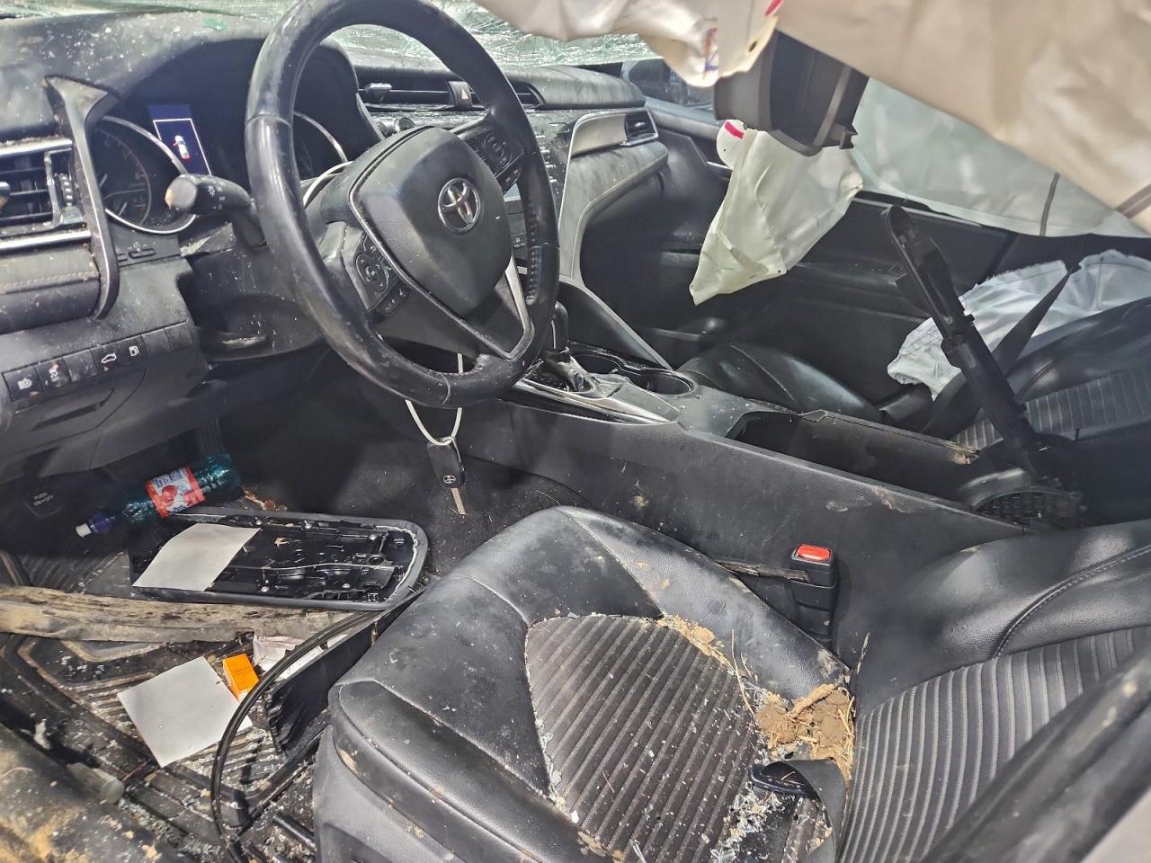 Toyota Camry L Image 6