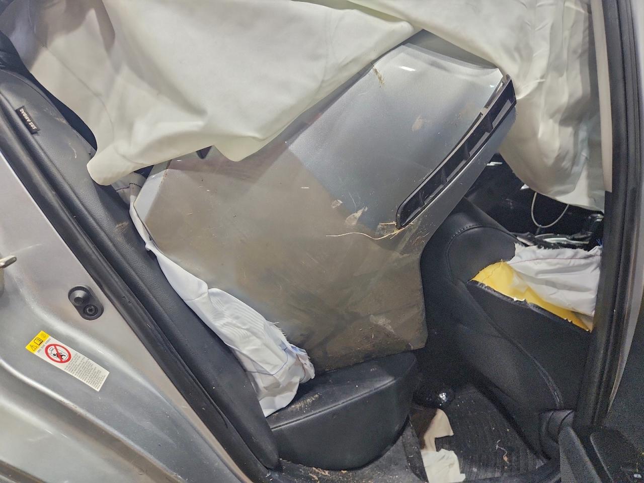 Toyota Camry L Image 8