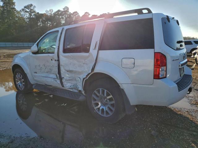 Nissan Pathfinder Le Image 2