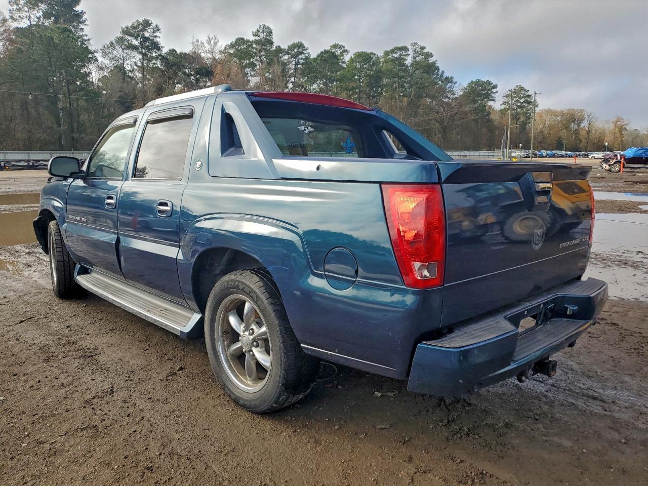 Cadillac Escalade Ext Image 2