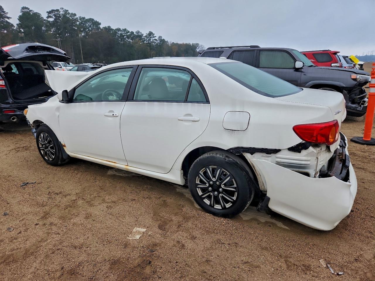 Toyota Corolla Base Image 2