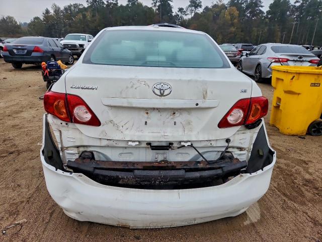 Toyota Corolla Base Image 11