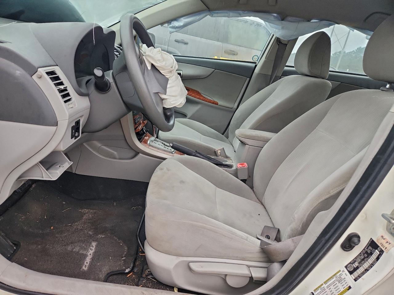 Toyota Corolla Base Image 5