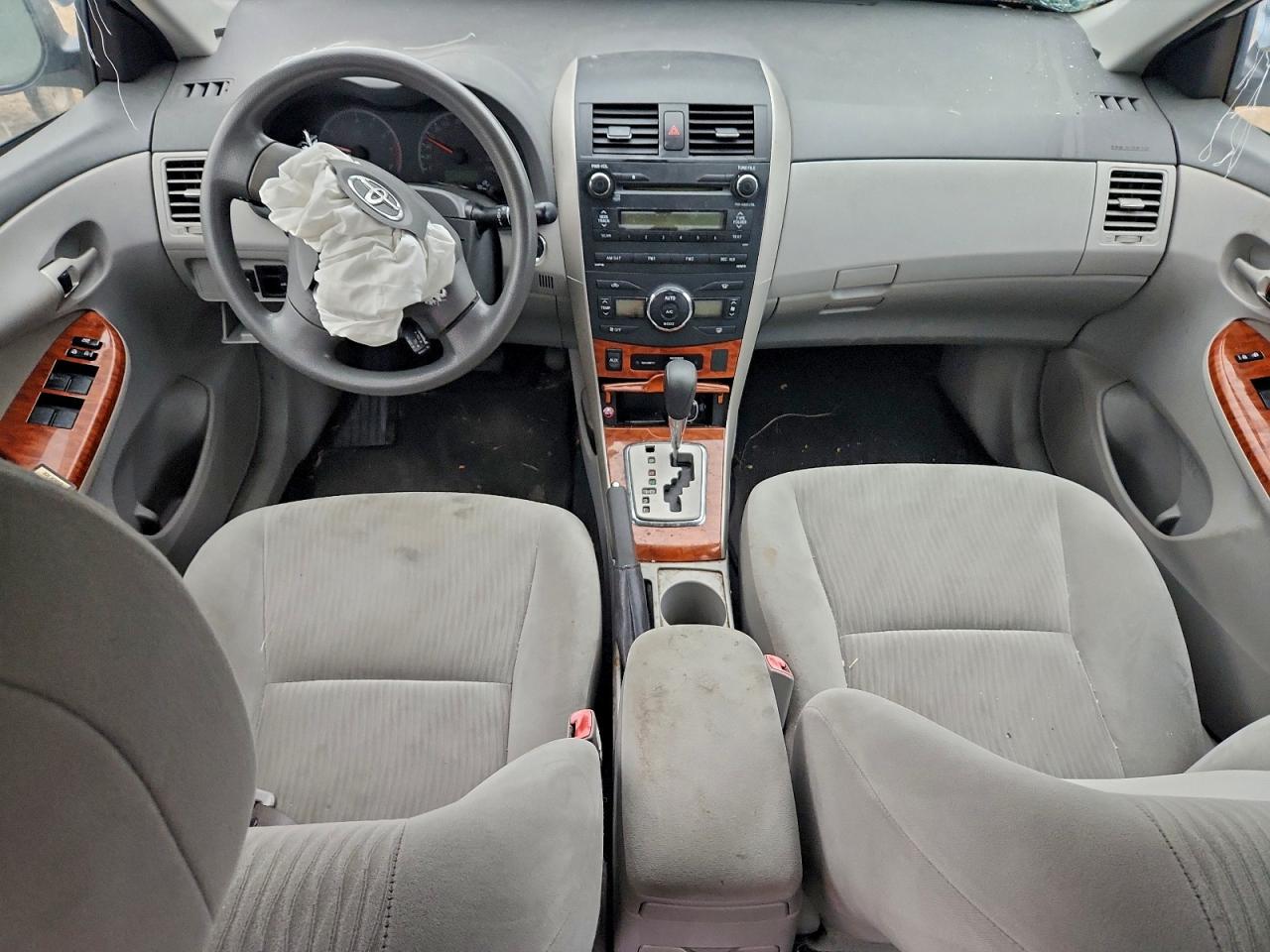 Toyota Corolla Base Image 7