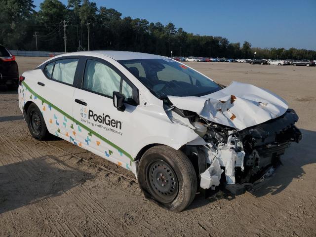 Nissan Versa S Image 2