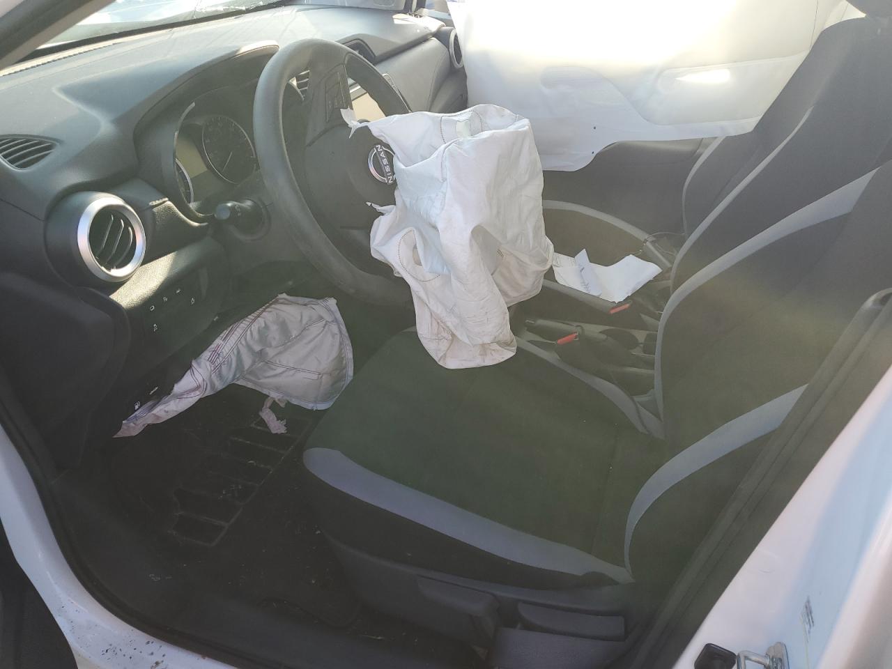 Nissan Versa S Image 11