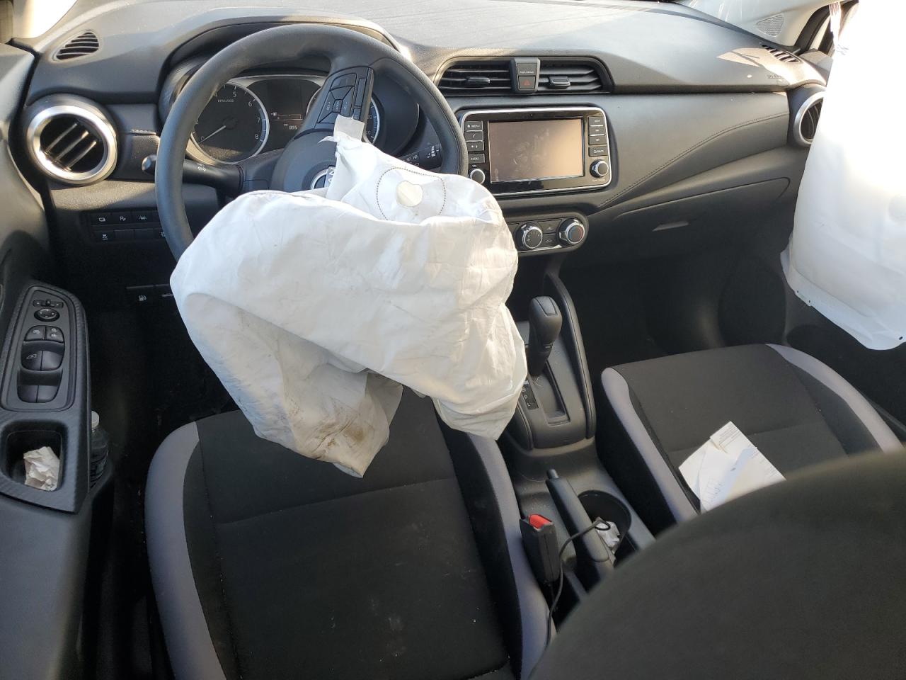 Nissan Versa S Image 8