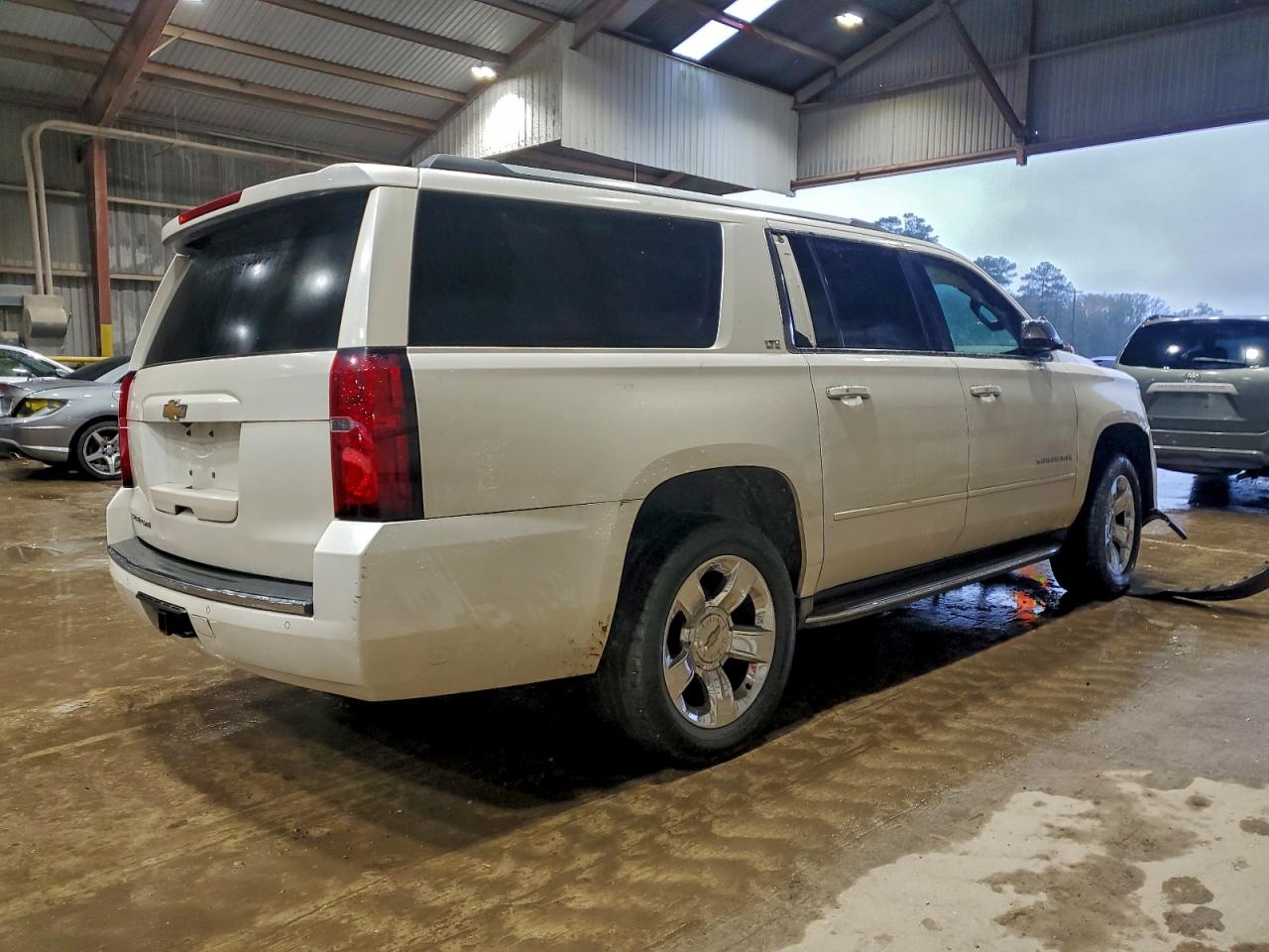 Chevrolet Suburban C1500 Ltz Image 6