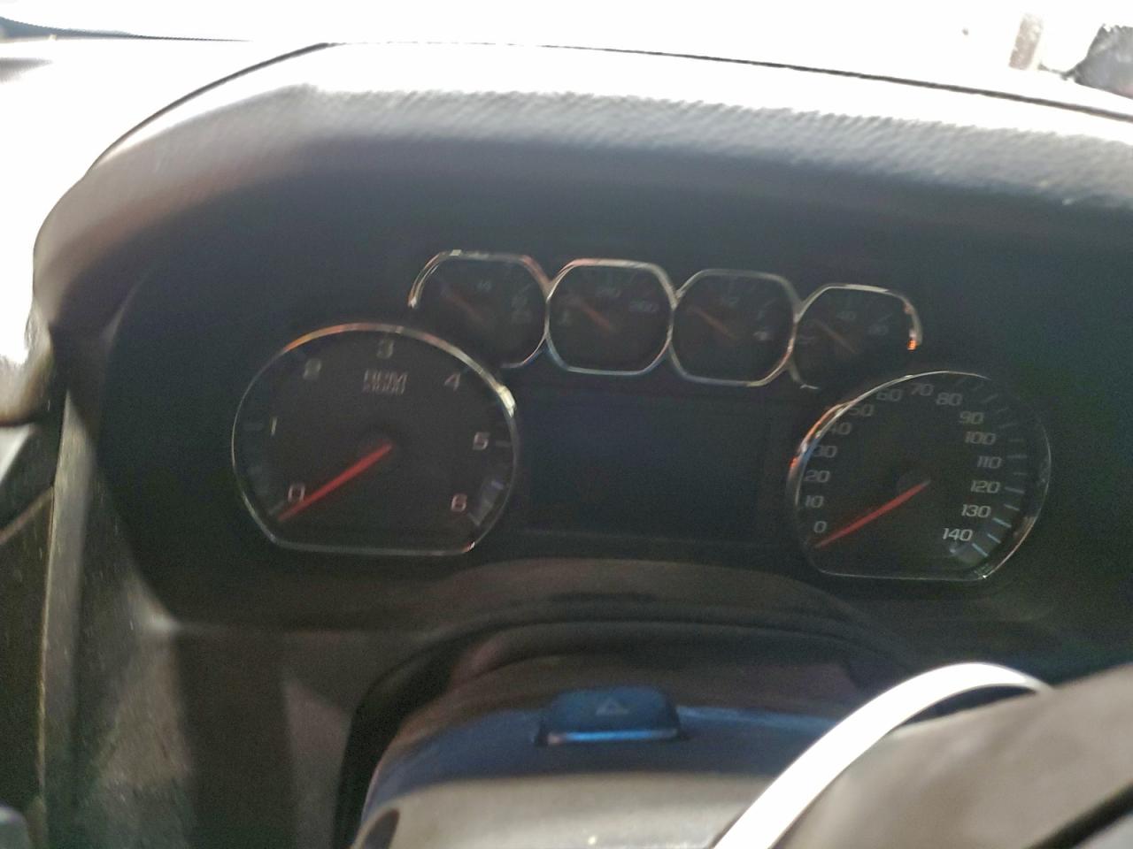 Chevrolet Suburban C1500 Ltz Image 2