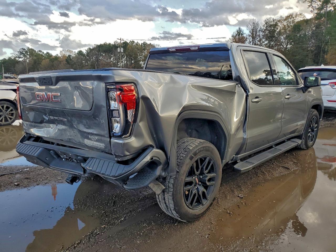 GMC Sierra C1500 Elevation Image 4