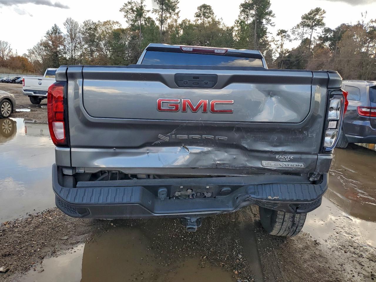 GMC Sierra C1500 Elevation Image 3