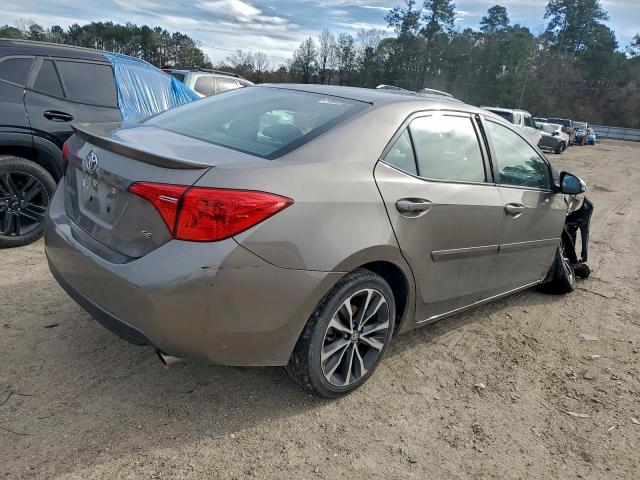 Toyota Corolla L Image 8