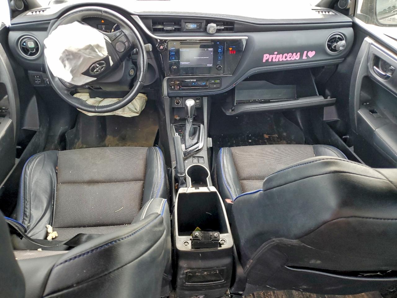 Toyota Corolla L Image 9