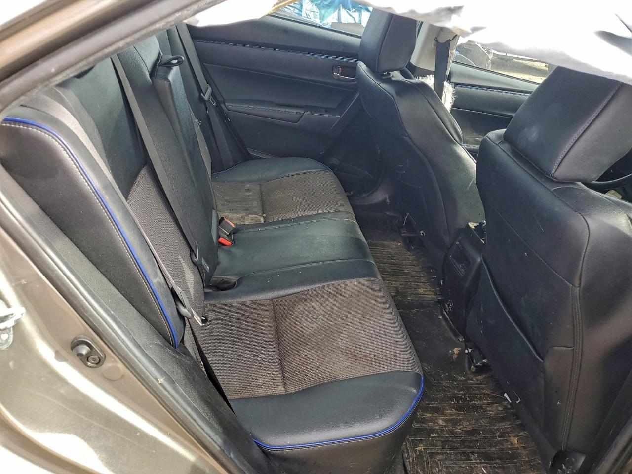 Toyota Corolla L Image 6