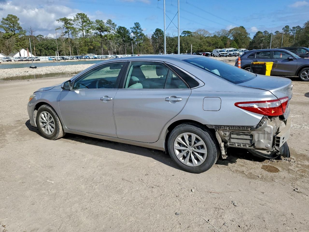 Toyota Camry Le Image 2