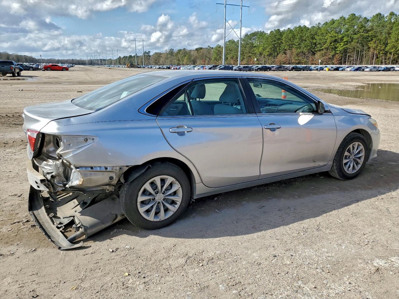 Toyota Camry Le Image 10