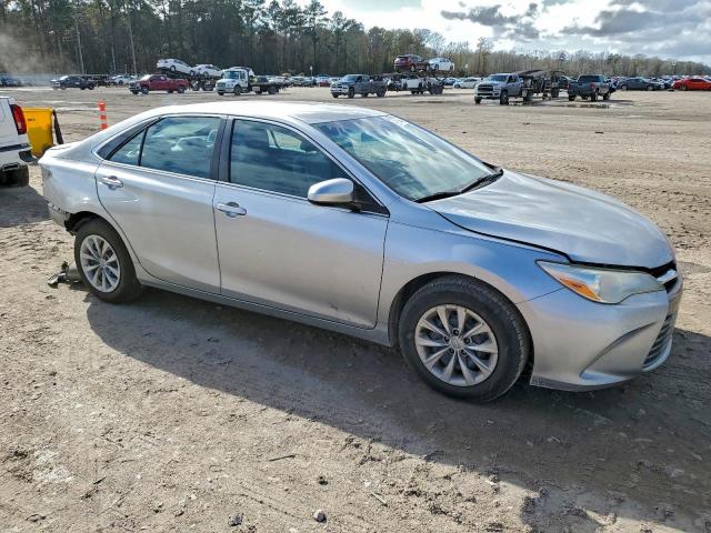 Toyota Camry Le Image 7