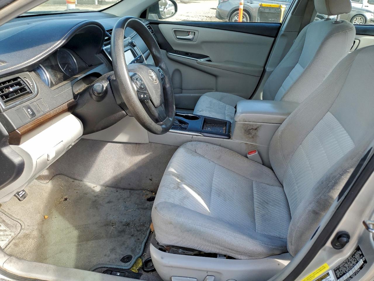 Toyota Camry Le Image 8