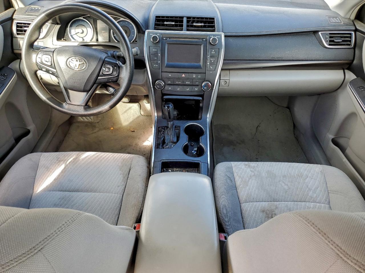 Toyota Camry Le Image 3