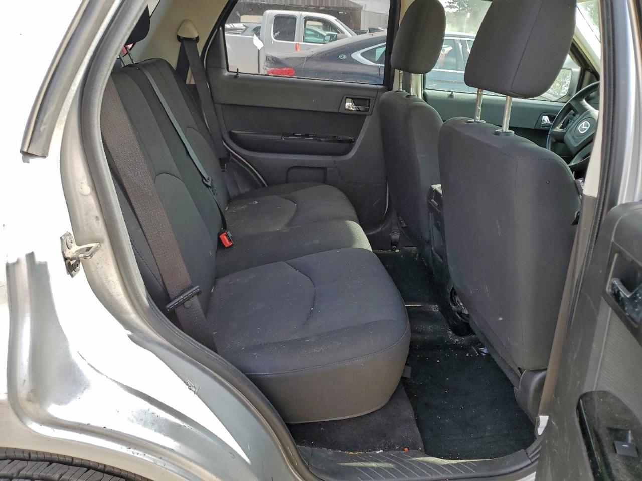 Mazda Tribute I Image 11