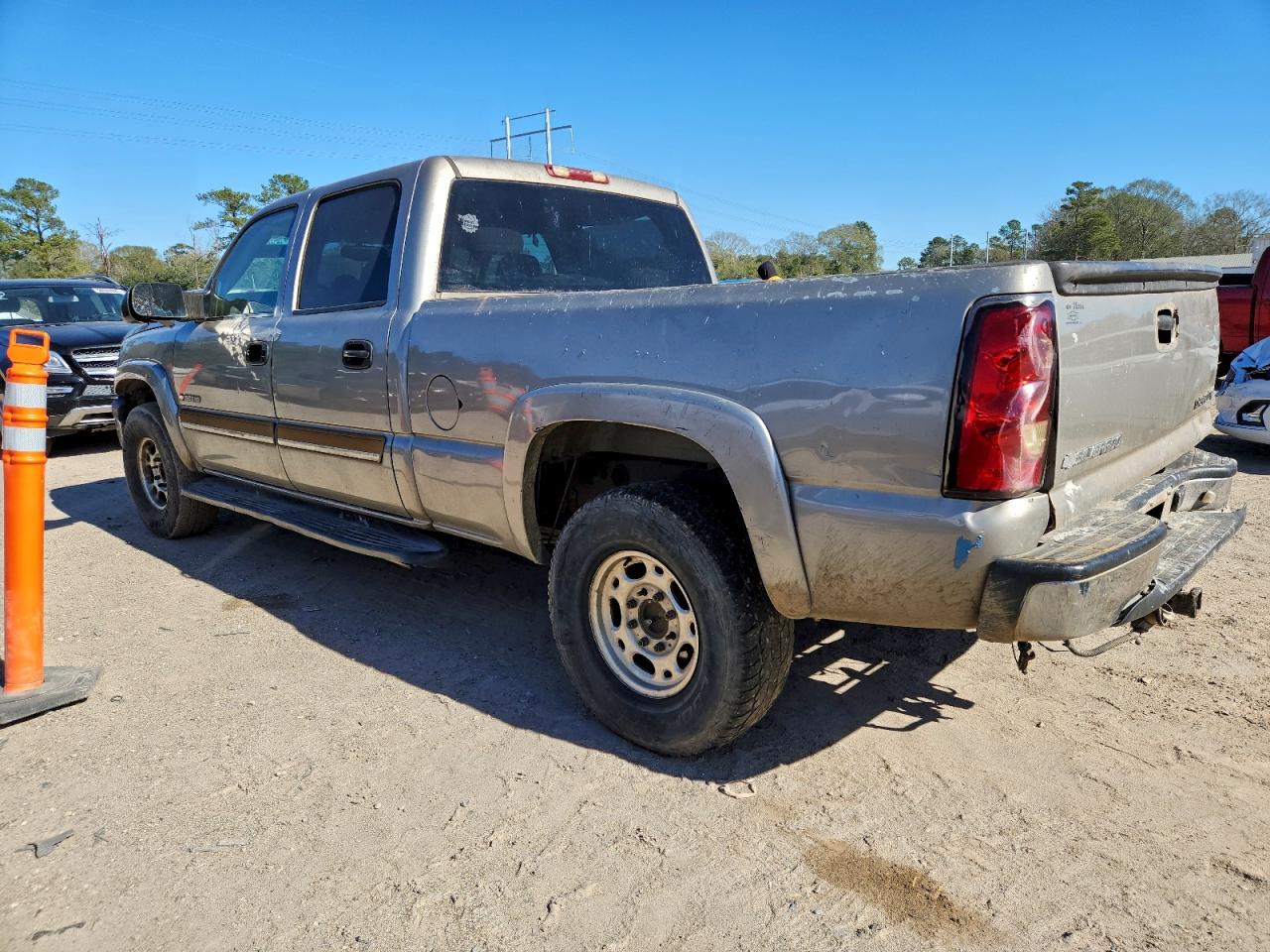 Chevrolet Silverado C1500 Heavy Duty Image 2