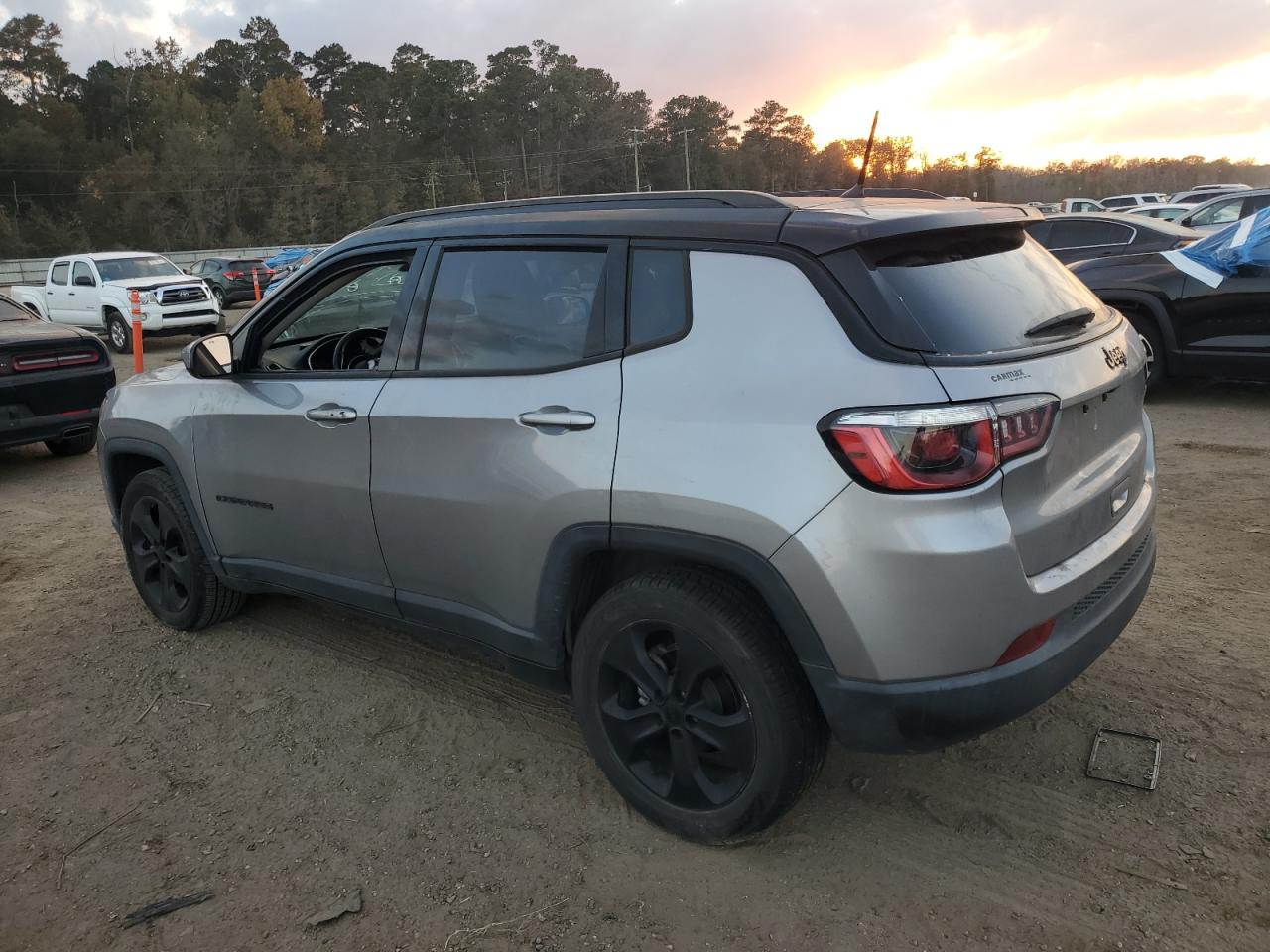 Jeep Compass Latitude Image 2