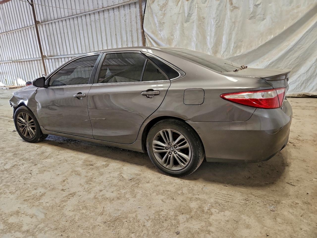 Toyota Camry Le Image 2