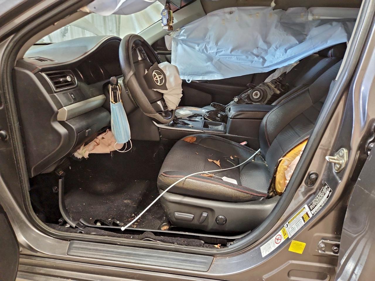 Toyota Camry Le Image 10