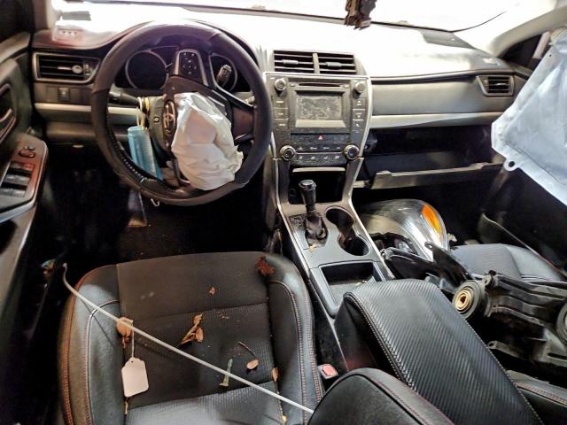 Toyota Camry Le Image 4