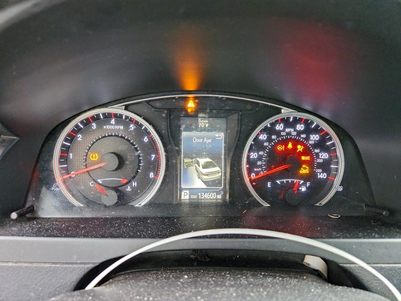 Toyota Camry Le Image 7