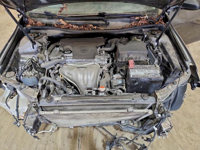 Toyota Camry Le Image 6