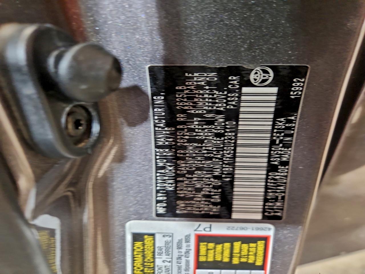 Toyota Camry Le Image 9