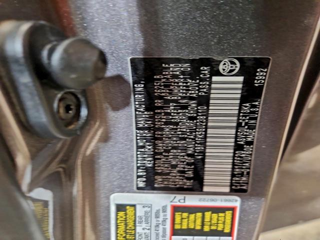 Toyota Camry Le Image 9