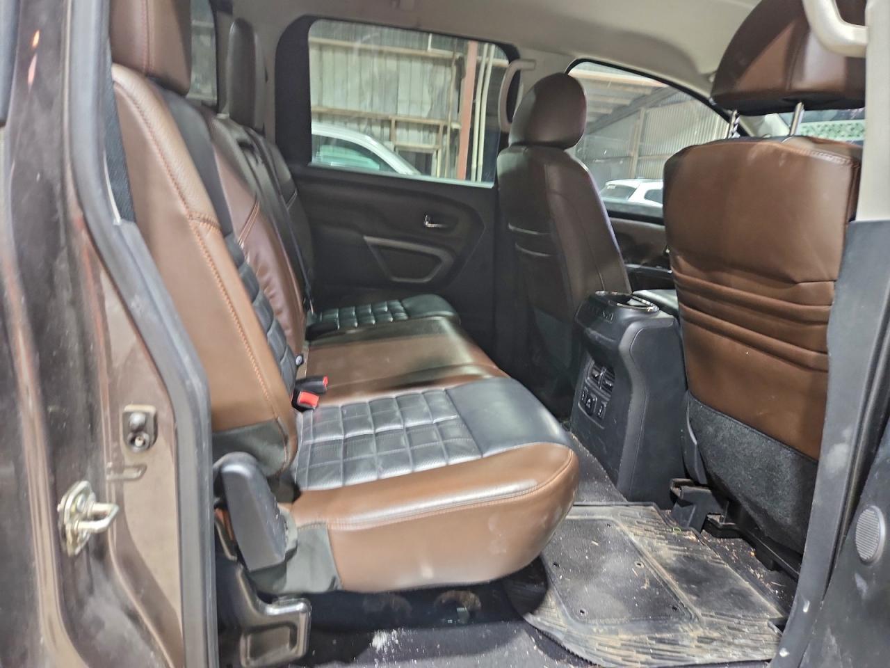 Nissan Titan Sl Image 8