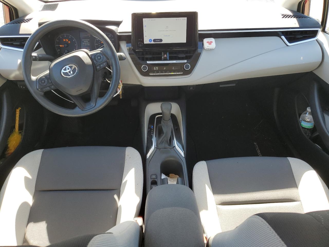 Toyota Corolla Le Image 4