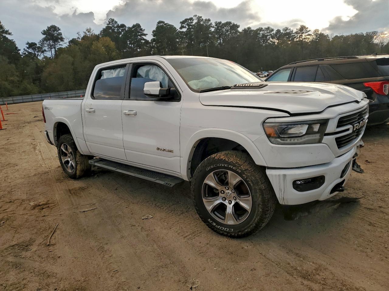 Ram 1500 Laramie Image 4