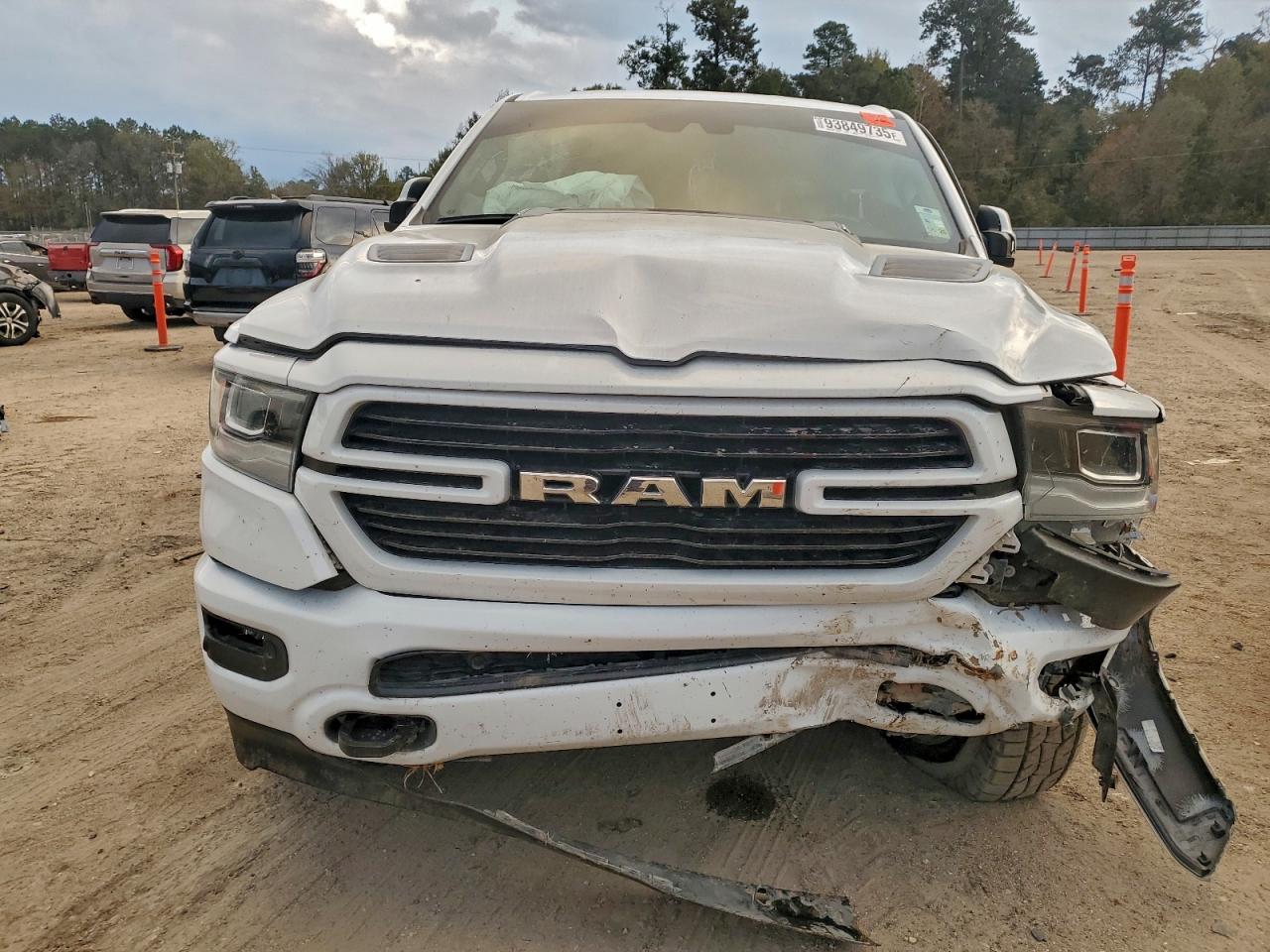 Ram 1500 Laramie Image 8