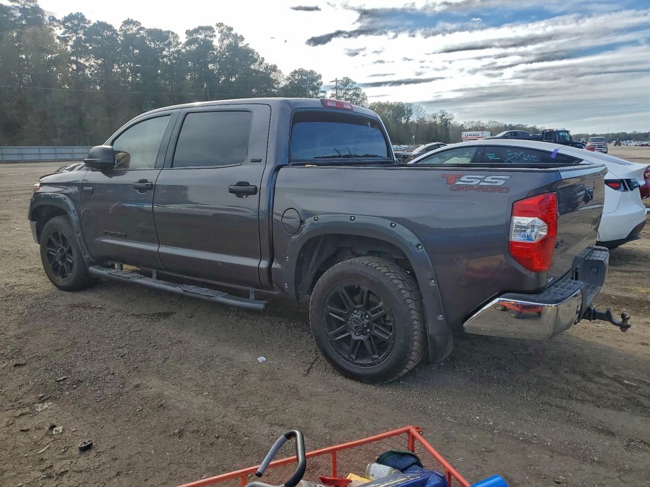 Toyota Tundra Crewmax Sr5 Image 2